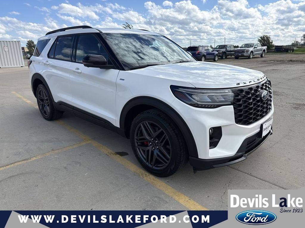 2025 Ford Explorer ST-Line in Star White Metallic Tri-Coat — front three-quarter view