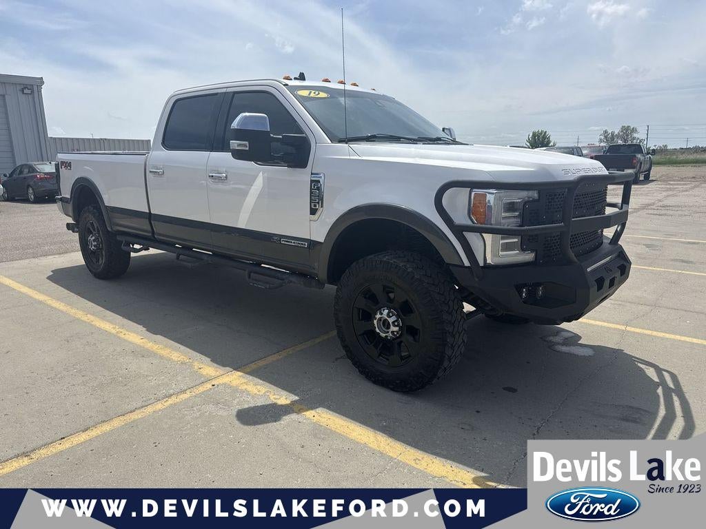 2019 Ford F-350 LARIAT in White Platinum Metallic Tri-Coat — front three-quarter view