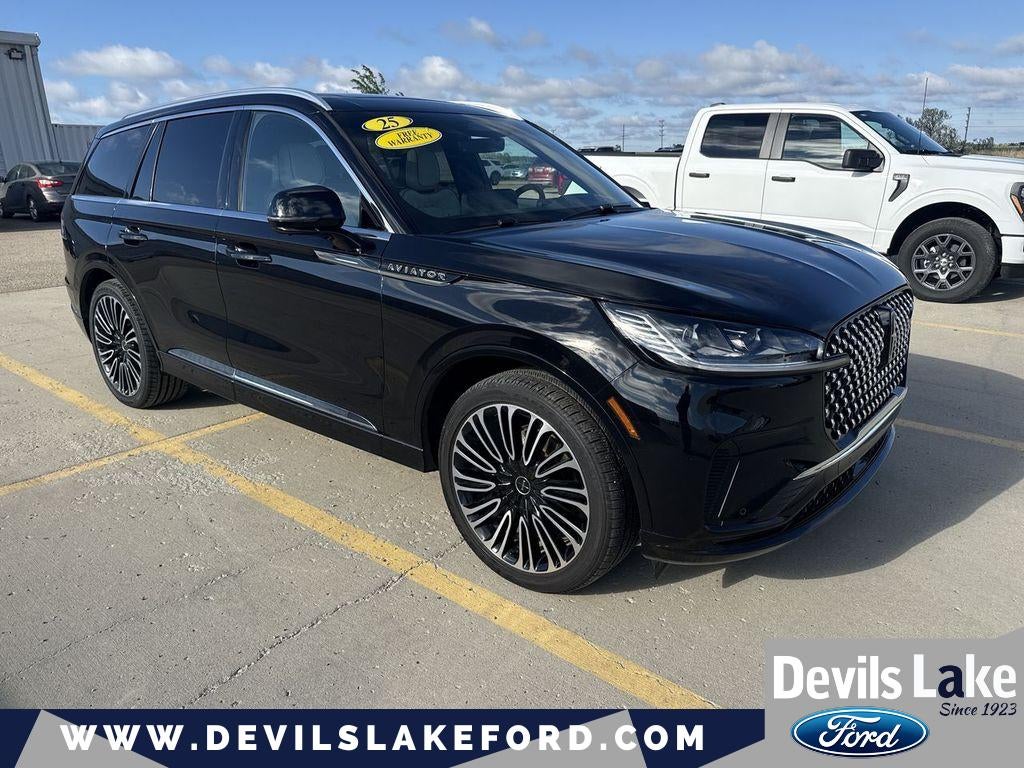 2025 Lincoln Aviator Black Label in Infinite Black Metallic Clearcoat — front three-quarter view